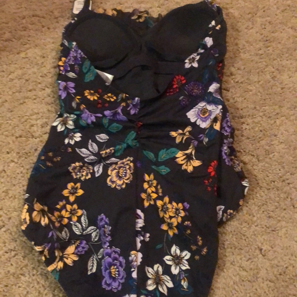 Swim suit - Picture 3 of 4